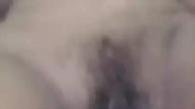 Tamil aunty Fingered by hubby and moaning