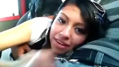 Sexi video of a youg couple enjoying outdoor sex in their car