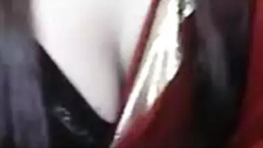 Avni cleavage in black blouse and red saree