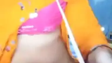 Paki girl showing boobs and pussy on tango premium