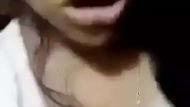 Desi teen show her boobs