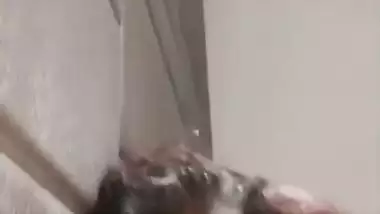 Desi xxx chudai of a Bihari girl in an Oyo room
