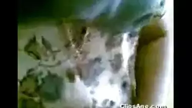 Malayali aunty Lekha boobs press free porn MMS video