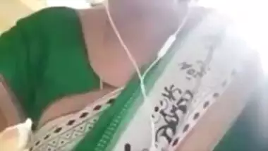 Tamil hot teacher showing her boobs and navel to her bf