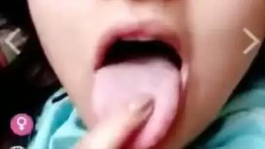 Exclusive – Sexy Look Pak Girl Showing Her Boobs And Pussy On Live Chat