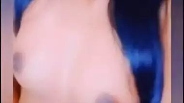 Desi girl takes part in XXX homemade porn where she exposes everything