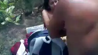 Punjabi sex video of a big boobs house wife enjoying an outdoor sex