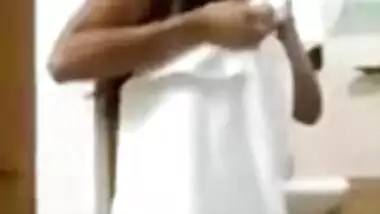 Mallu girl in towel exposing nude body