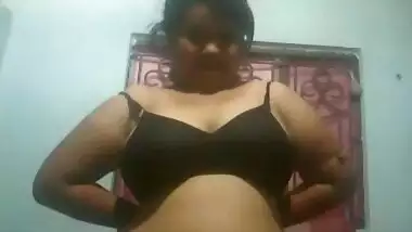 Big Indian boobs show striptease show video