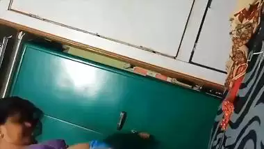 Hot mom dress change boobs show viral topless clip