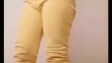 Desi Beautiful Cute Girl Showing