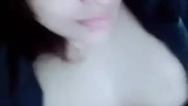 Desi girl with cute boobs showing