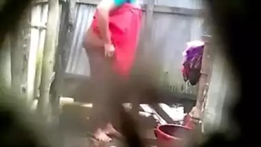 Next Door Bhabhi Shower – Movies