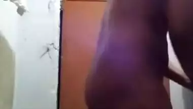 Eccentric Desi aunty loves washing nude XXX body in front of camera