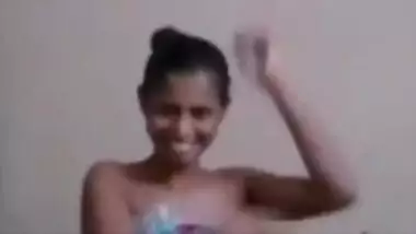 Cute Lankan girl showing her boobs