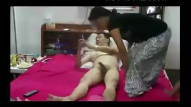 Mature guy enjoys threesome with two sexy college girls