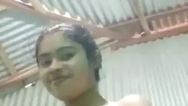 Village girl after bath asking sorry in nude MMS