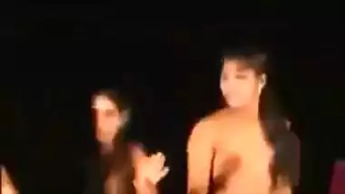Hot indian girls'snude dance 