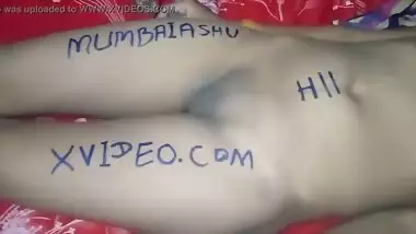 Desi porn actress shows people how to find her at XXX site