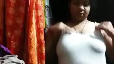 Desi bhabi change her dress