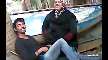Young lovers’ quick outdoor sex mms scandal