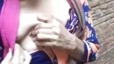 CUte Indain Girl Showing Her Boobs TO Bf