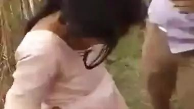 Desi village girl sex with lover in field