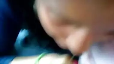 Beautiful indian girl suck bf dick in car