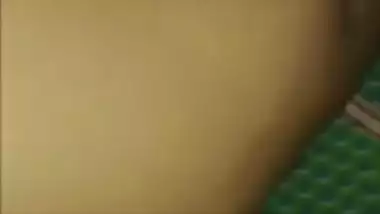 Desi XXX babe gives a wet blowjob to her best friend MMS