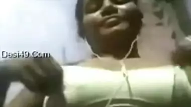Desi whore reveals her XXX boobs and plays with them for webcam