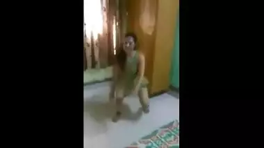 Punjabi aunty hot hip & boobs shake for fun