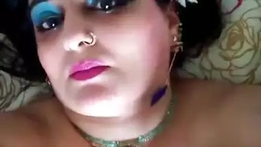 Desi aunty boobs and navel show