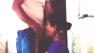 Sexy desi GF does a quckie hard blowjob