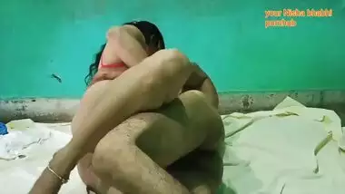 Wife ne Ghar me nawkar ke sath chudwali
