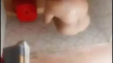 Unsatisfied Aunty bathing And Fingering In Bathroom Debar Jerking Watching Her Nude