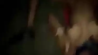 Gaon ki chori ki khule khet me garma garam bur chudai