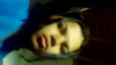 Indian Babe Wearing Clothes - Movies.