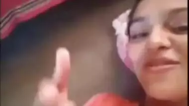 Pretty Desi college girl exposes her tits and shaved cunt on XXX cam