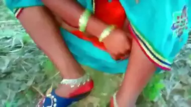 Desi village aunty show her nude body outdoor