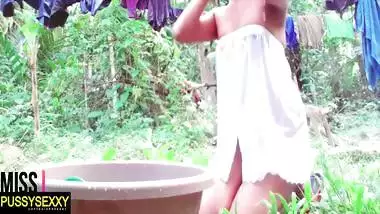 Sri Lankan Collage Girl Outdoor Bathing And Pussy Squirt