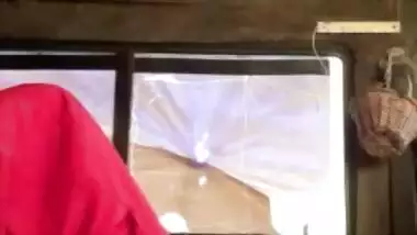 Naughty Desi slut from the village sticks veggies into XXX twat