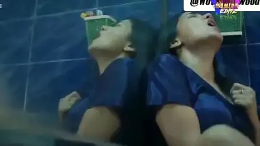 Bhabhi Aunty Masturbates