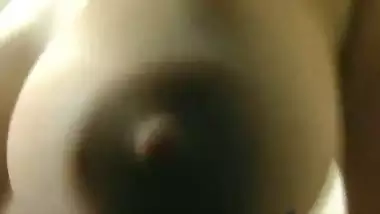 Bollywood actress Sunny Leone squeezes her juicy boobs