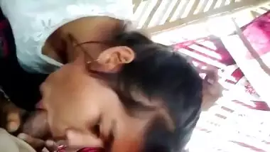 Desi cute girl suck her dick outdoor