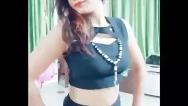 Hot mumbai college girl kavitha saggy navel show