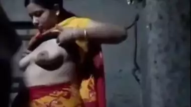 Desi bhabi open her boobs before fucking