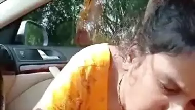 Marathi Randi giving blowjob inside car