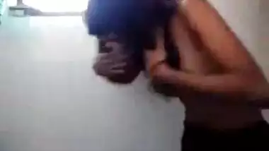 Tamil office girl bathing topless inside office toilet