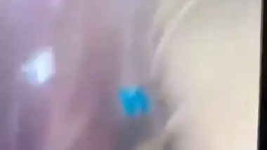 GF gives an Indian blowjob to her BF in the car
