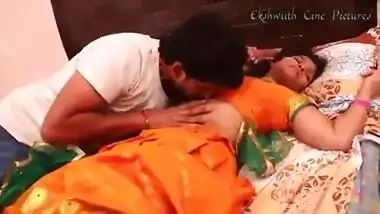 Hot saree navel enjoy boobs